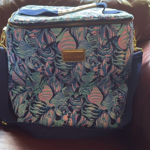 Lilly Pulitzer Soft-Sided Cooler Bag – Tropical Seashell Print – 14"x9"x11" - Picture 1 of 2